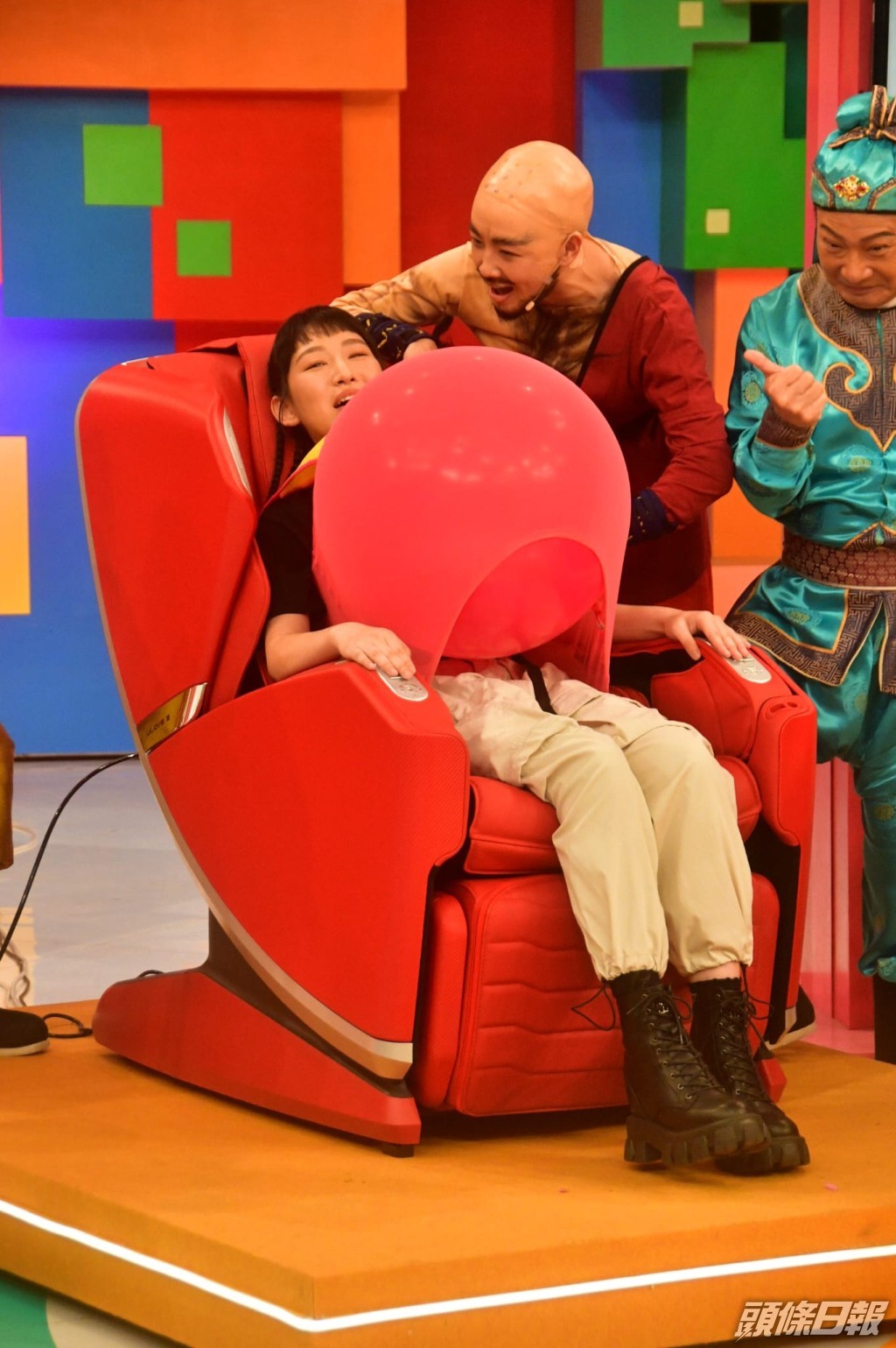 一向淡定的Gigi表現十分驚慌，相當搞笑。